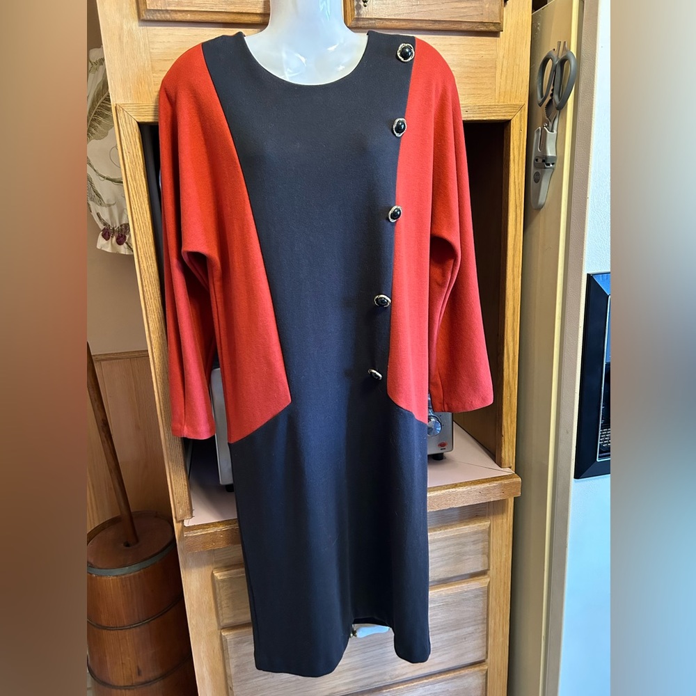 Women’s Vintage Color Block Black Burnt Orange JRT Button Detail below the knee